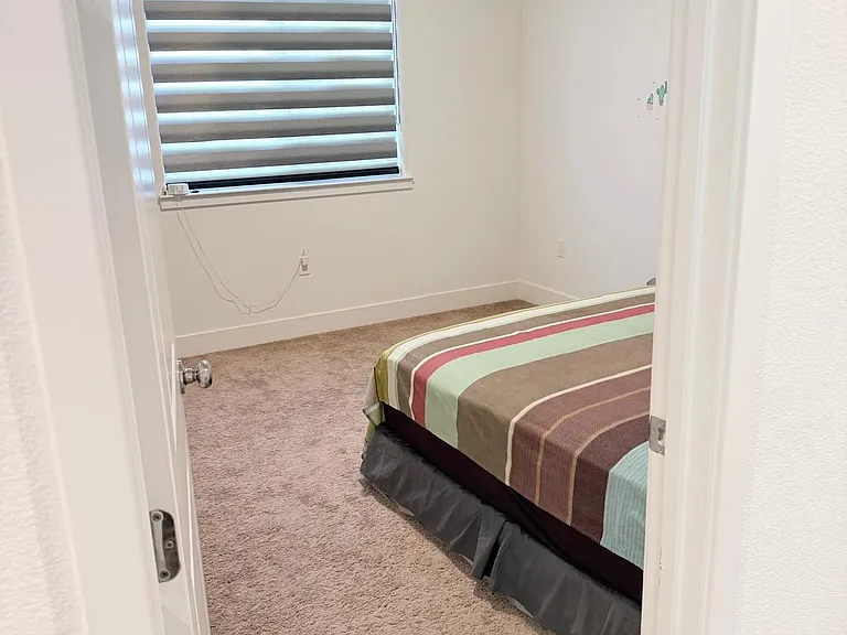 58 E Kamyar Pl — Photo 23