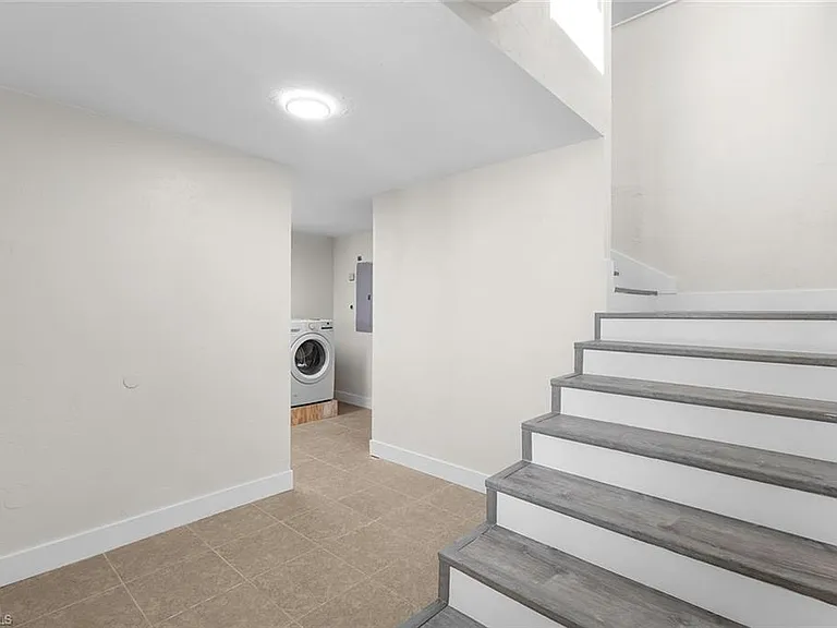 1284 Rainbow Ct — Photo 3