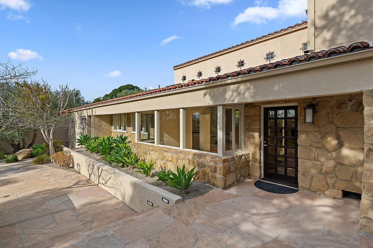 Building Photo - 880 Buena Vista Dr