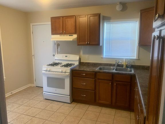 3rd image of 1720 Leon Dr