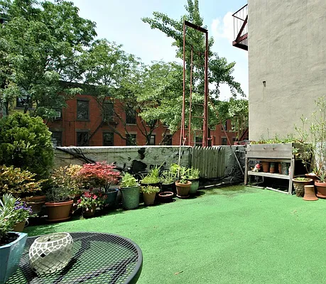 Rented by R New York | media 10