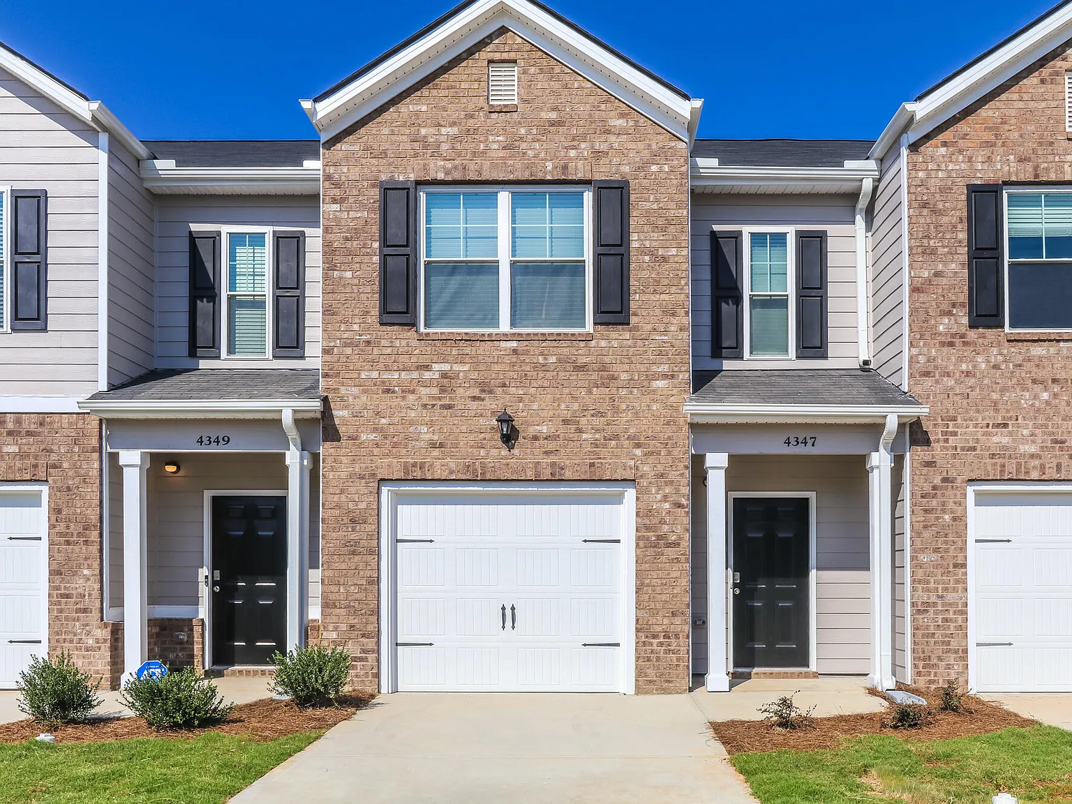 3 bed, 2.5 bath, 1435 sqft, $1,675 — Photo 1