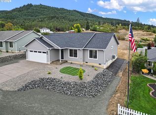 479 Oak St, Yoncalla, OR 97499