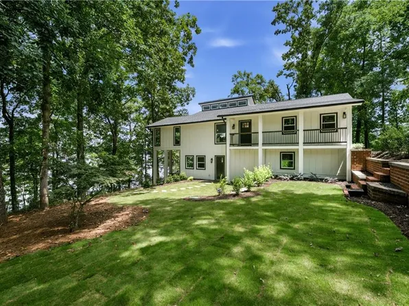 9790 Peninsula Dr, Gainesville, GA 30506