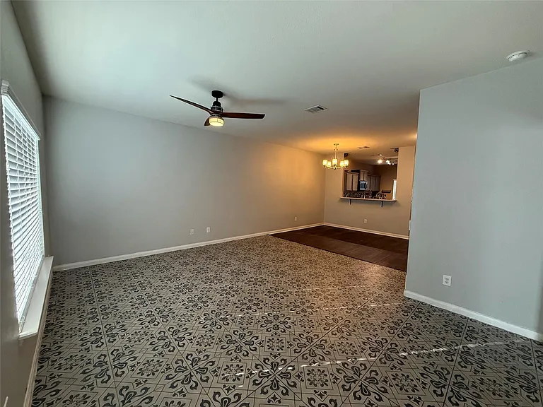 216 Continental Ave — Photo 10