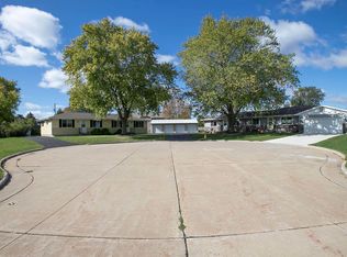 3850 Parkview Ct, Oshkosh, WI 54901