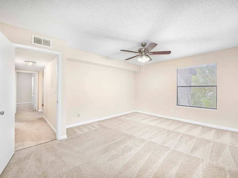 MAA Mandarin Lakes — Photo 18