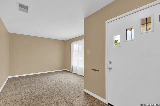 3 bed, 1.0 bath, 1168 sqft, $1,600 — Photo 3