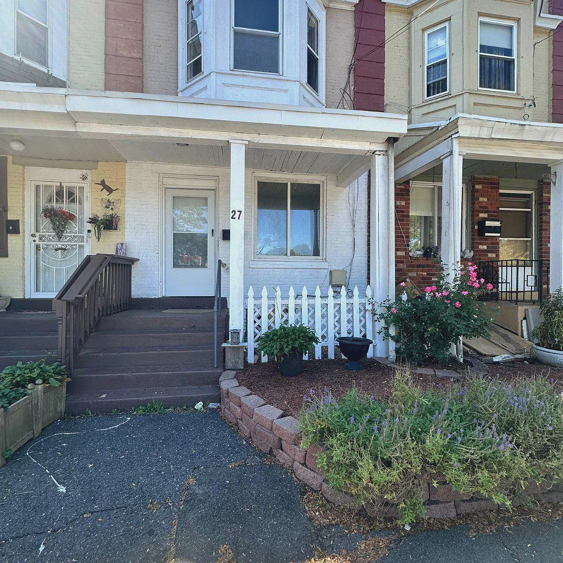3 bed, 1.0 bath, 1198 sqft, $1,850 — Photo 1