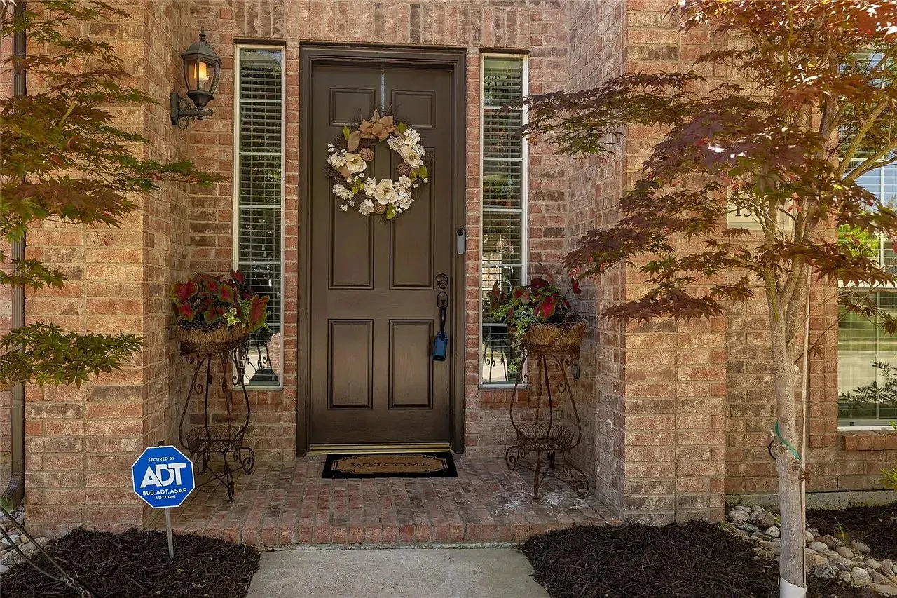 5 bed, 3714 sqft, $4,800 — Photo 3