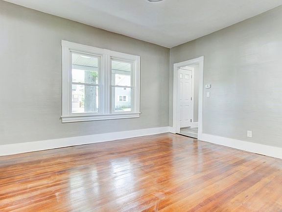 5th image of 63 Oak St