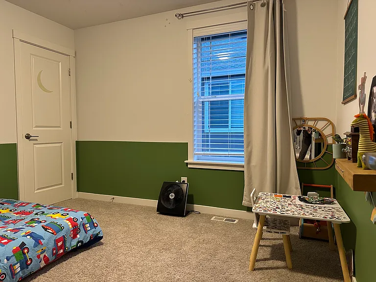 Kid's room with walk-in closet