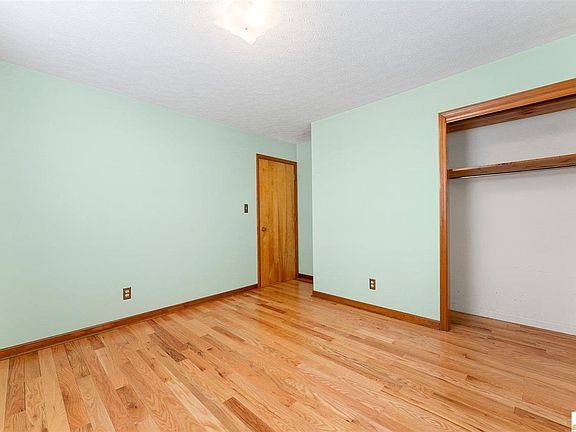 5th image of 75 Buell Ave