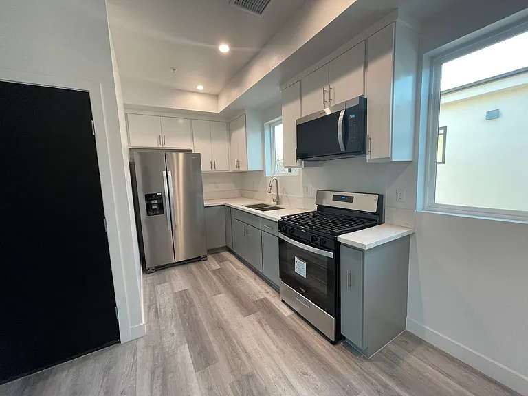 11451 Victory Blvd #B — Photo 3