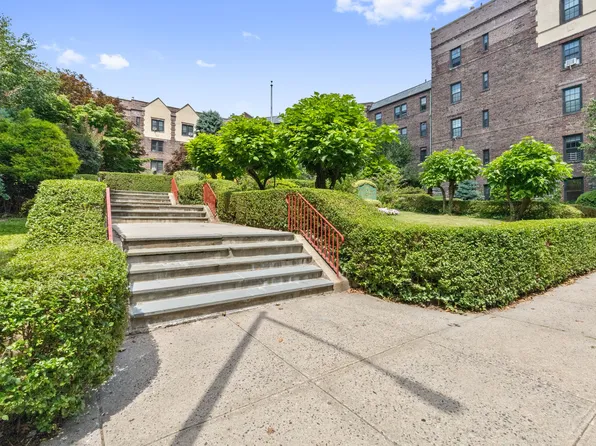 525 West 238th Street image 28 of 30