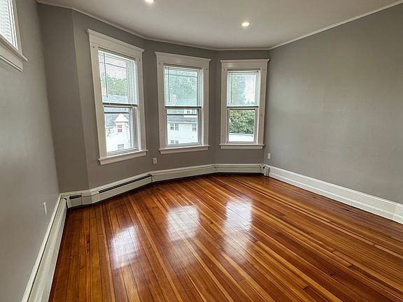 4th image of 1631 Dorchester Ave Floor 3
