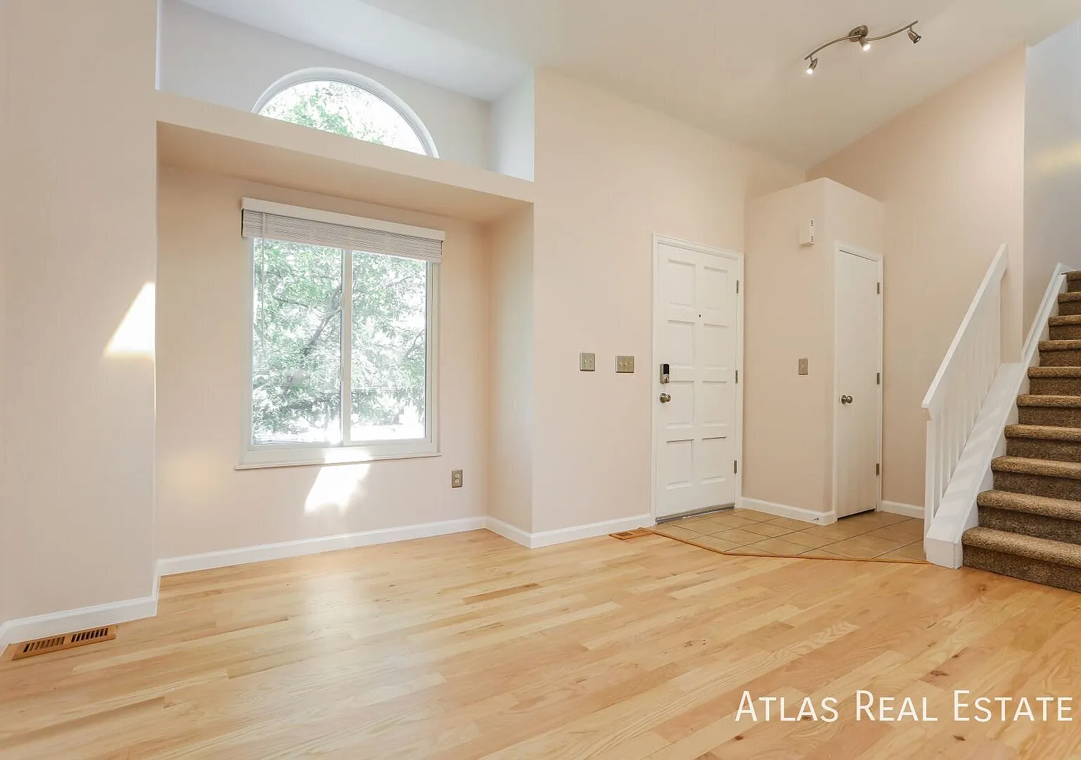 Coming Soon! Beautiful 3bd/3ba Home in Aurora's Highpoint Neighborhood — Photo 2