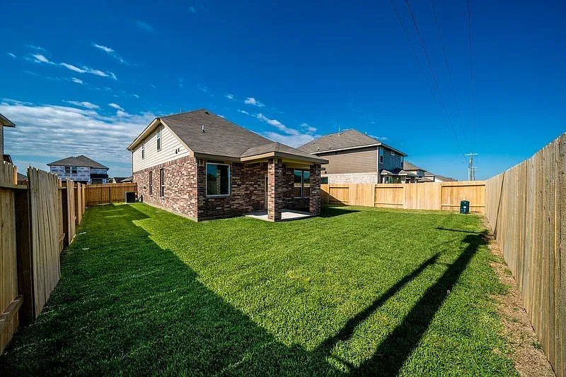 4 bed, 2.5 bath, 2232 sqft, $2,395 — Photo 2