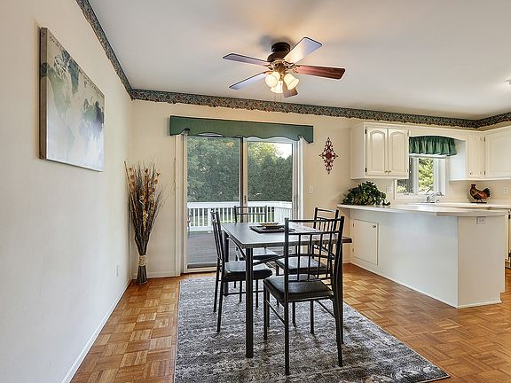 dining area w/patio door
