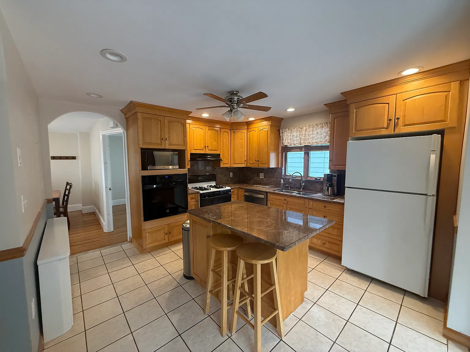 2 bed, 1800 sqft, $2,800 — Photo 1