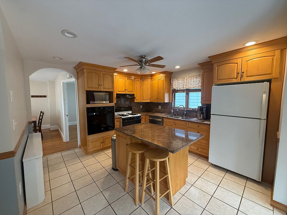 1st image of 72 Moreland St Unit 2