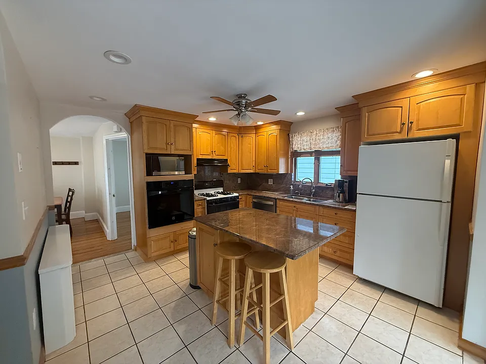 72 Moreland St #2