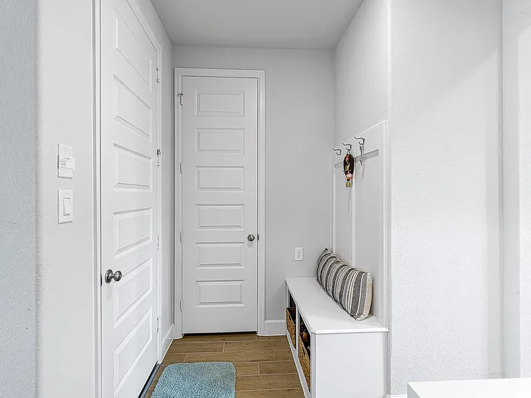 5615 Logan Ridge Ln — Photo 24