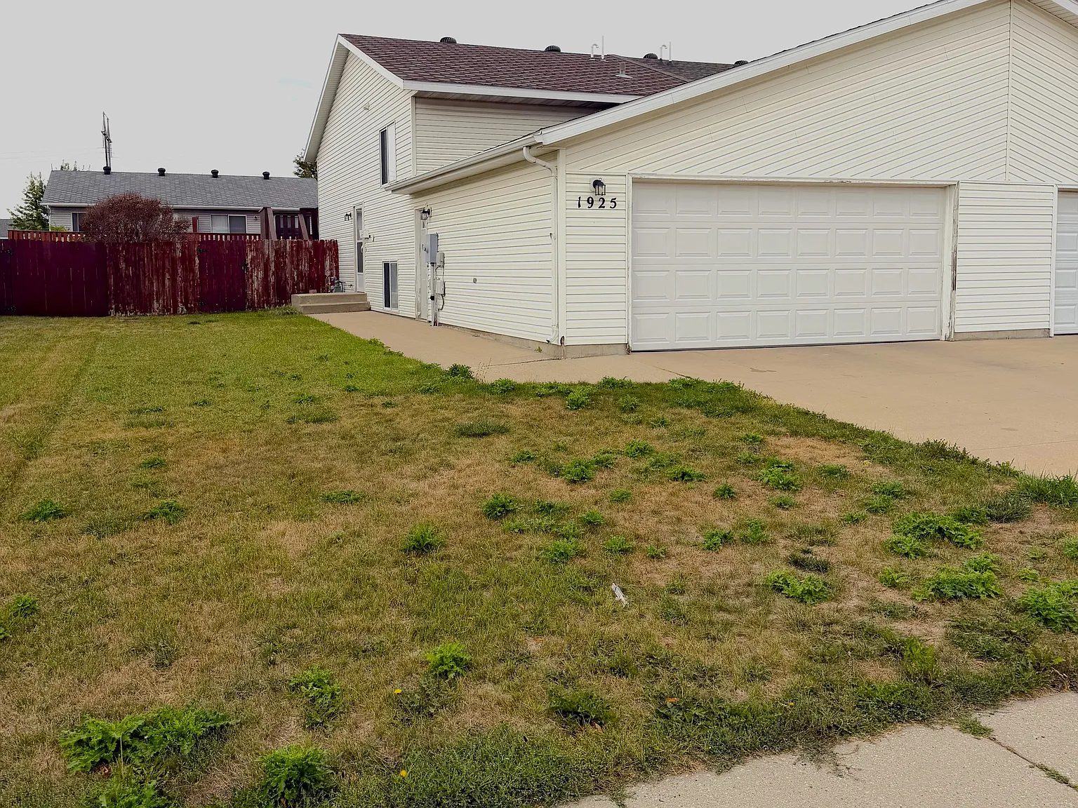 3 bed, 1672 sqft, $1,900 — Photo 1