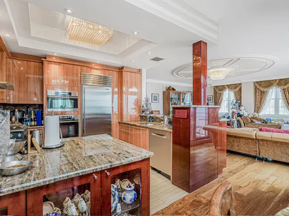 125 Oceana Drive East image 3 of 17