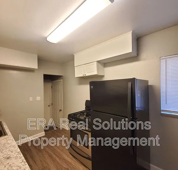 1460 Oakwood Ave — Photo 5