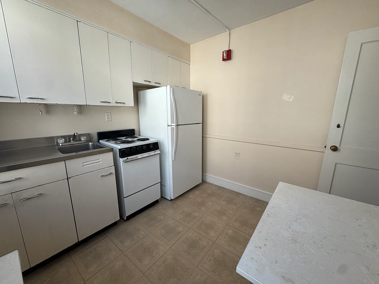 1 bed, 650 sqft, $1,750 — Photo 2