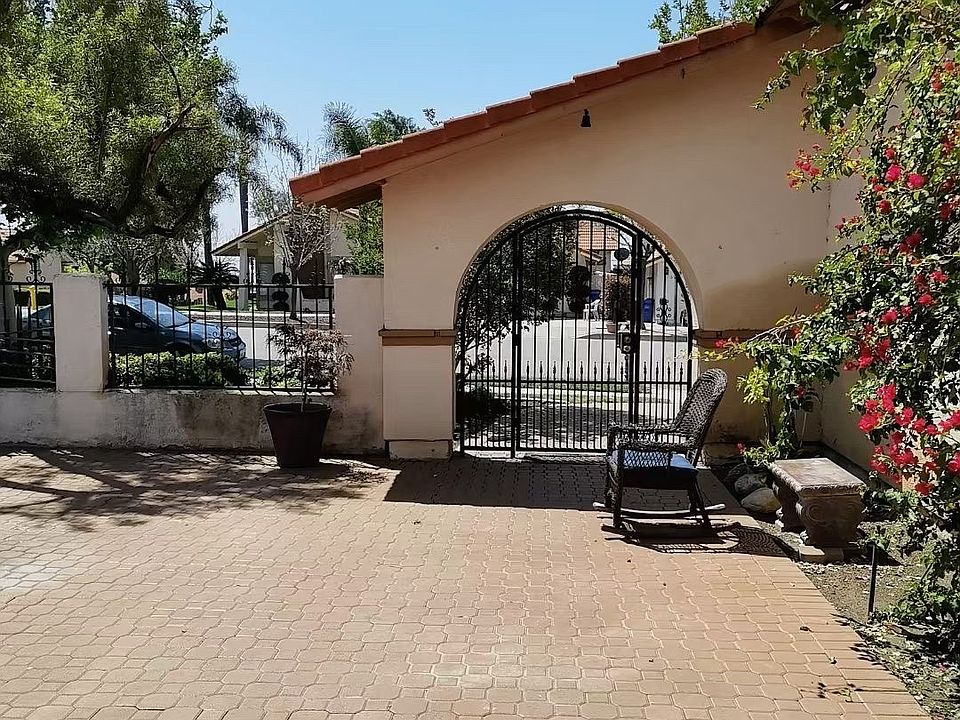 1st image of 10290 Banyan St