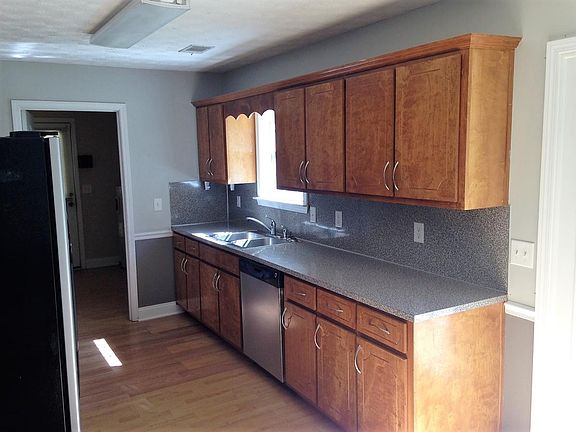 4th image of 135 Lee Road 197
