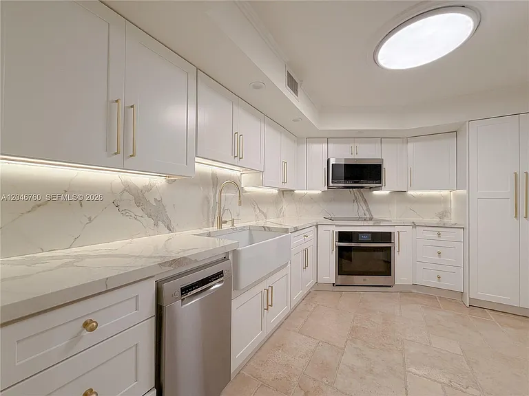 1111 Crandon Blvd #C1104 — Photo 22