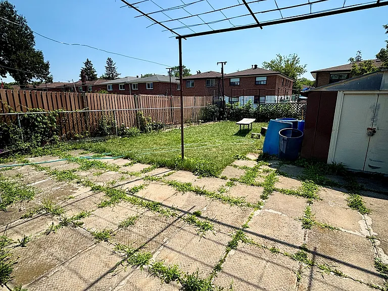 7276 Shallford Rd — Photo 11