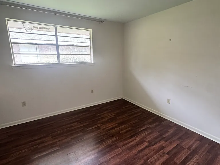 695 Maxine Dr — Photo 10