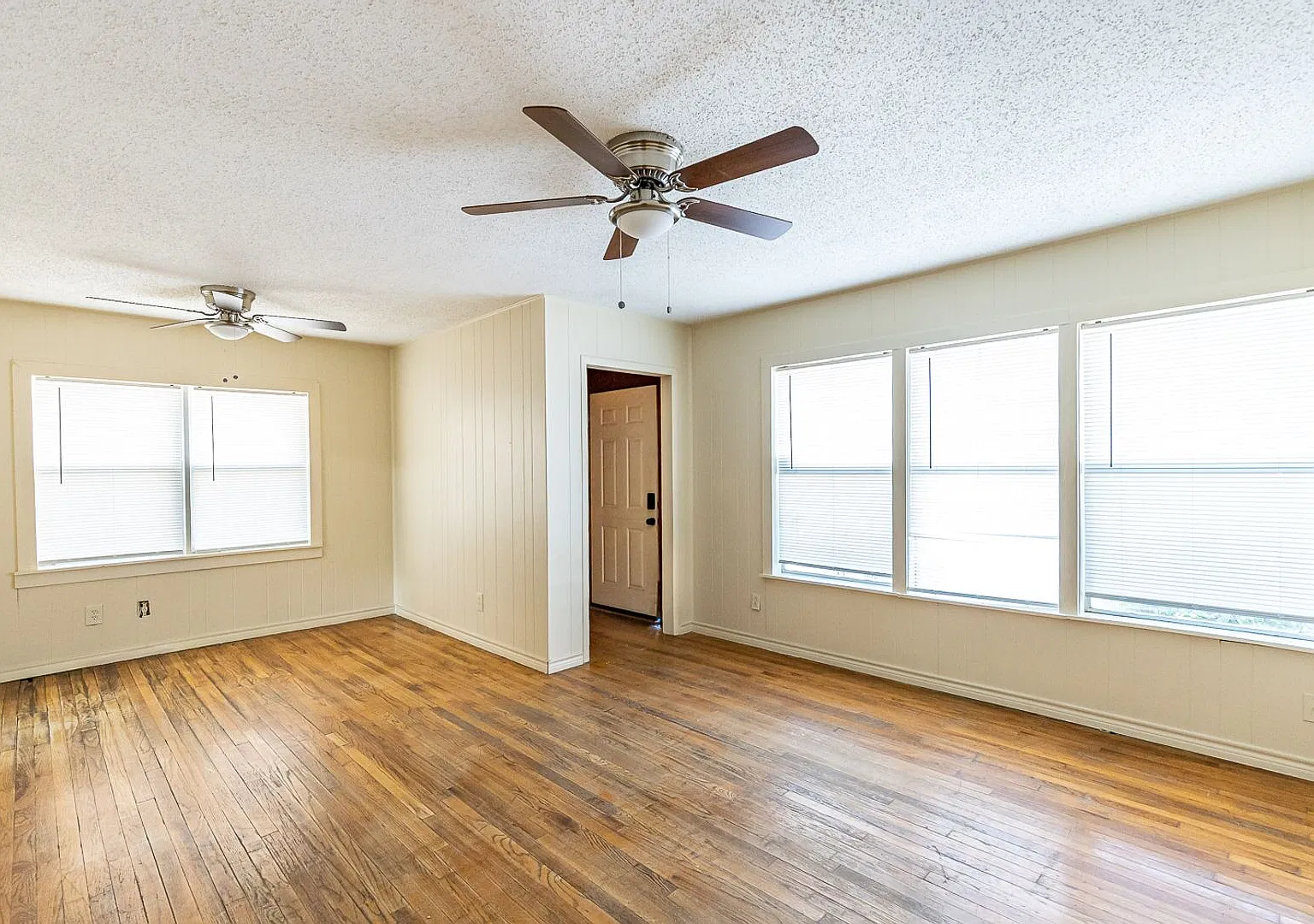 2 Bedroom, 1 Bath Home in the Medical District — Photo 4
