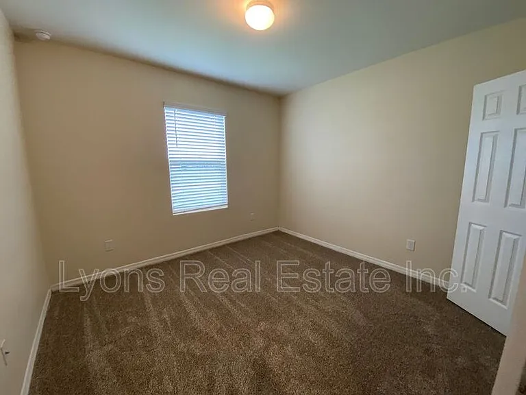 111 NW 9th St — Photo 10