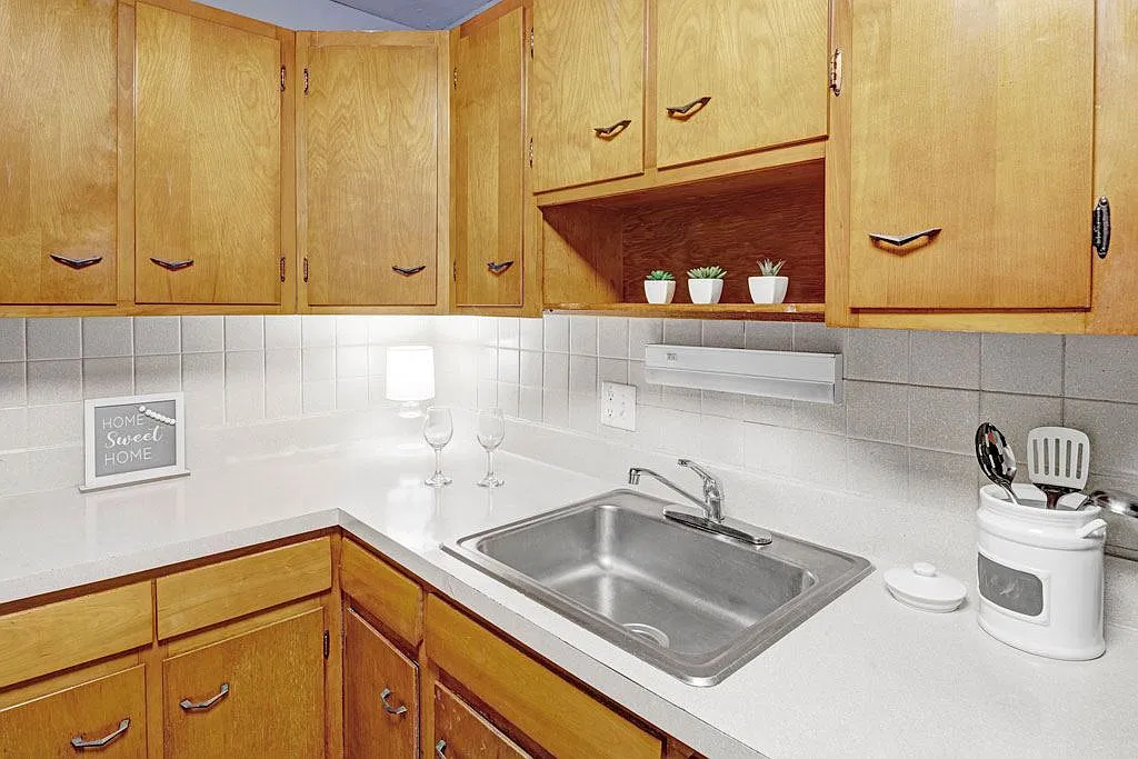 Montgomery Plaza Apartments — Photo 4