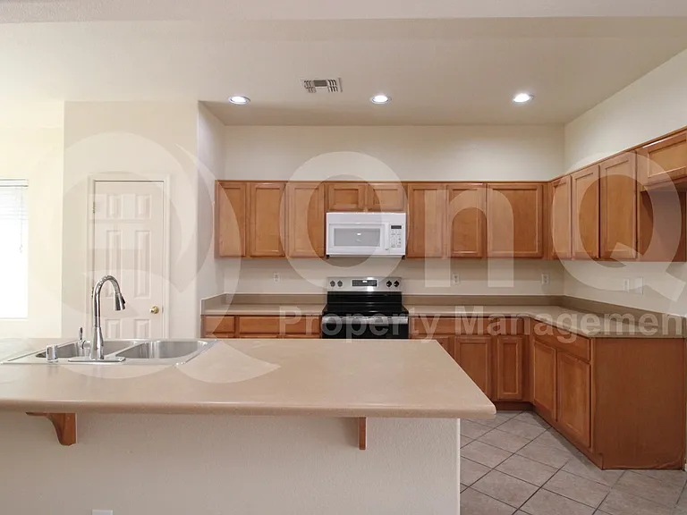 9120 W Hubbell St — Photo 4