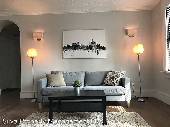 3rd image of 1000 Van Dyke St APT 202