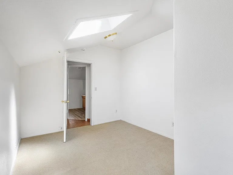 1431 Linden St #B — Photo 11