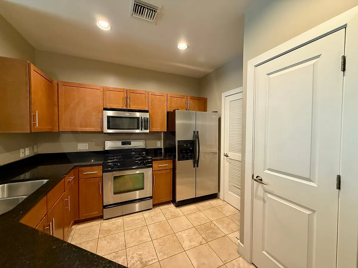 2 bed, 2.0 bath, 1071 sqft, $1,999 — Photo 3