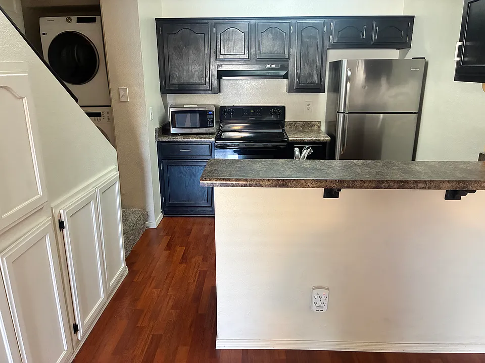 2301 E University Dr #287