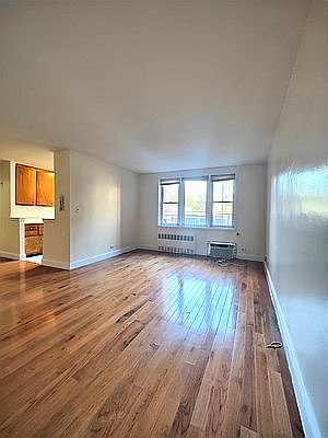 4th image of 2501 Morris Ave #2A