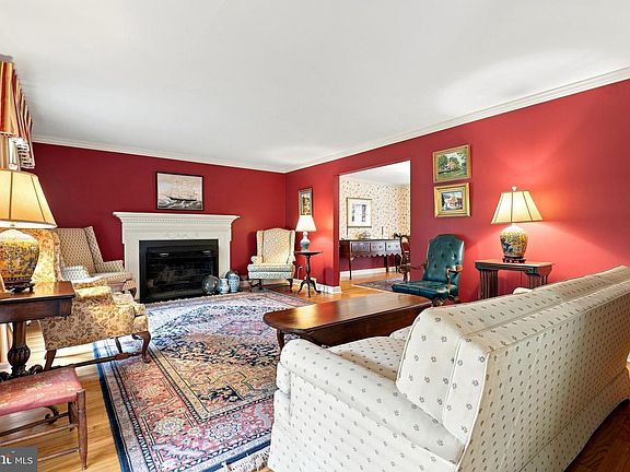4th image of 639 Spruce Ln