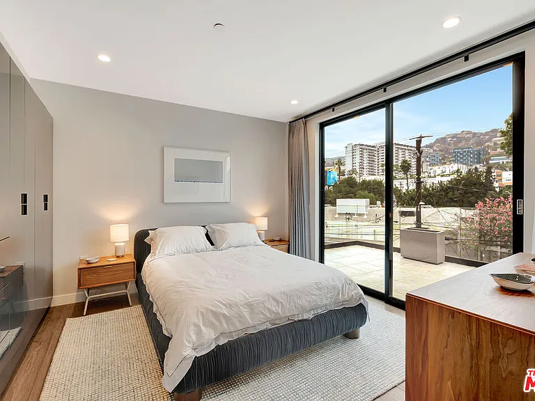 1017 N Croft Ave #Penthouse 01 — Photo 4