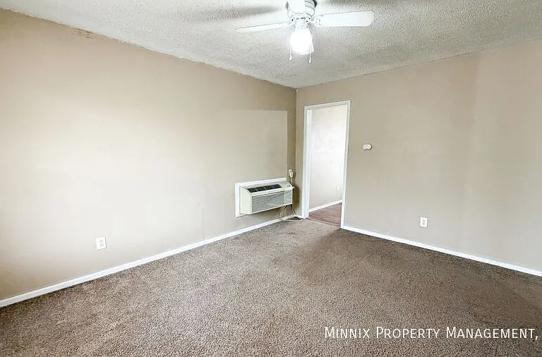 310 E Lynn St — Photo 4