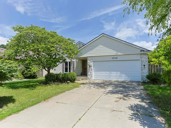 1712 Woodland Dr, Elkhart, IN 46514