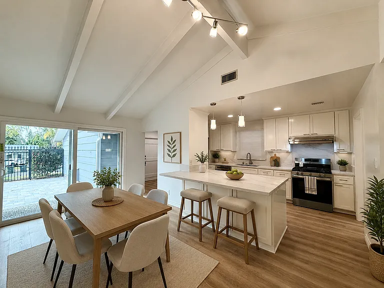 1170 Leonard Ave — Photo 5